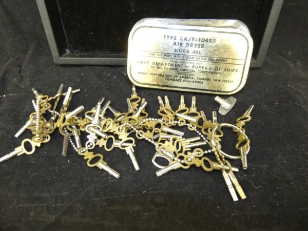 47 antique & Vintage pocket watch keys with old tin: 47 antique & Vintage pocket watch keys with old tin, early to mid 20th century