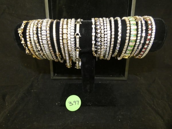 26 Vintage & Retro sterling bracelets: 26 Vintage & Retro sterling bracelets with cut stones, mid to late 20th century