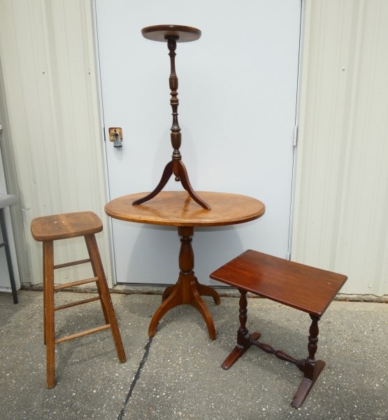 Collection of furniture (1 of 4)