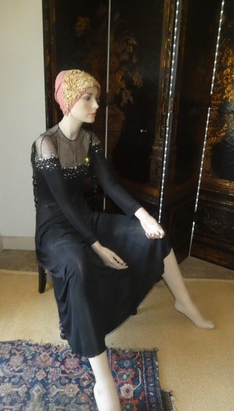 Female Evans 23 #4500 mannequin: Female Evans 23 #4500 mannequin with a vintage dress with jewels & hat, 20th century