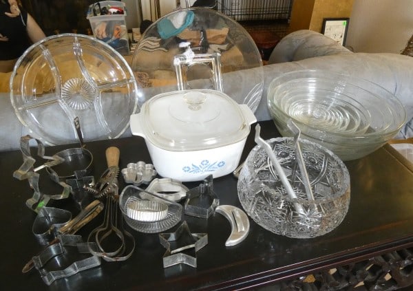 Assortment of kitchen items (1 of 6)