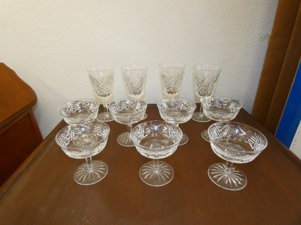 Cut & pressed crystal stemware: Cut & pressed crystal stemware: 7 coupes, 4 white wine, 20th century