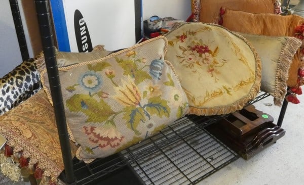 15 beautiful pillows (1 of 5)