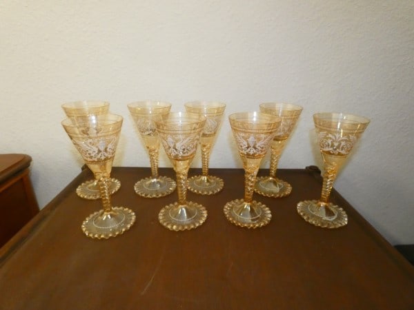 8 hand blown wines glasses (1 of 3)