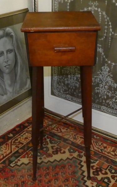 Small Arts & Crafts style table (1 of 4)