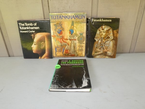 4 books about Tutankhamen "King Tut" (1 of 5)