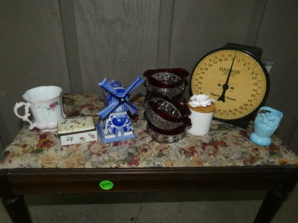 Large assortment of collectibles (1 of 8)