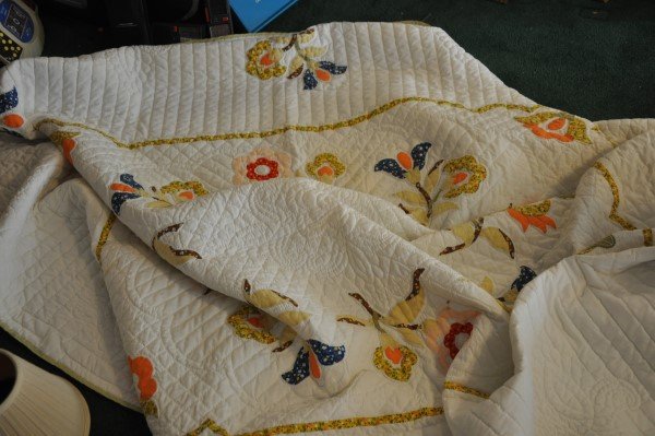 Hand made vintage quilt, 6' x 7': Hand made vintage quilt, 6' x 7'
