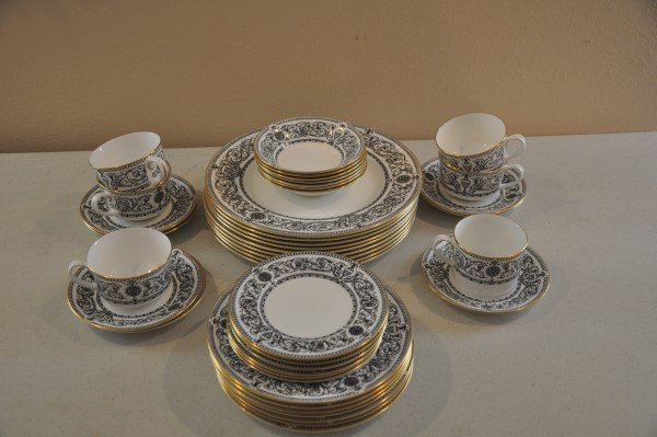 Set of China by Royal Worcester, England "Padua": Set of China by Royal Worcester, England "Padua" pattern: 6 cups with saucers, 6 bread & butter plates, 7 salad plates, 9 dinner plates, 7 berry bowls