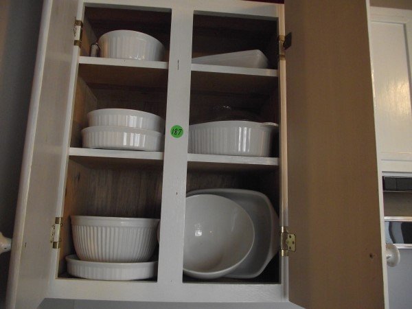 5 Corning ware French white serving dishes, 2 white: 5 Corning ware French white serving dishes, 2 white mixing bowls & casseroles