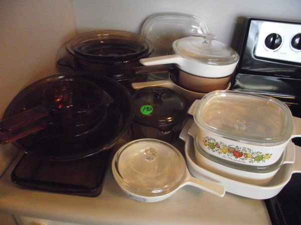 9 Corning ware "Visions" cook ware, 2 white pots, 3: 9 Corning ware "Visions" cook ware, 2 white pots, 3 covered casseroles
