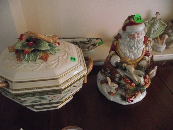 Fitz & Christmas covered soup tureen & cookie jar: Fitz & Christmas covered soup tureen & cookie jar
