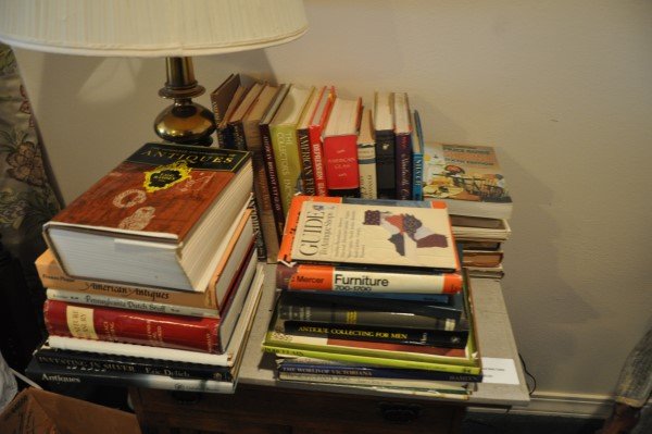 Approximately 40 books about antiques: glass,: Approximately 40 books about antiques: glass, furniture, silver, price guides