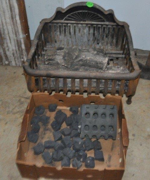 Cast iron fireplace grate, ceramic logs & coals, 20th (1 of 3)