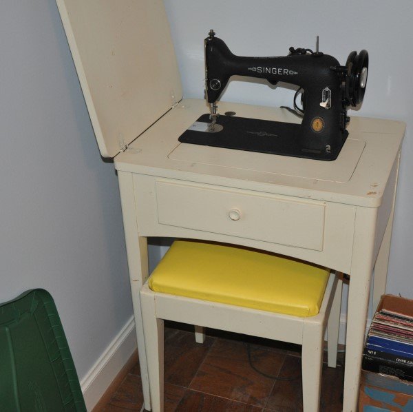 Antique black iron Singer Sewing Machine #AK454576 with: Antique black iron Singer Sewing Machine #AK454576 with sewing table & bench with storage