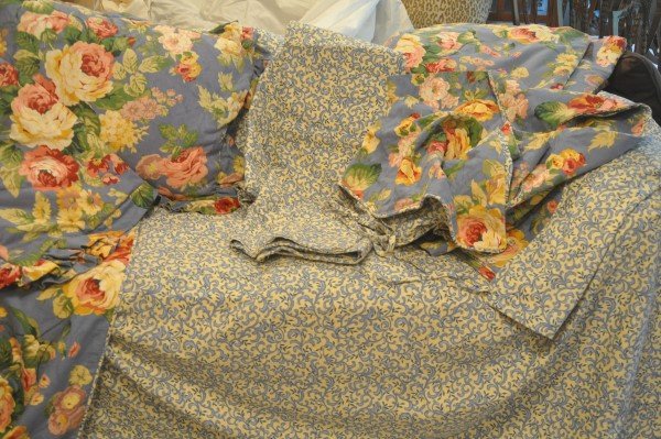 Custom linens for queen bed: duvet with reverable mini (1 of 2)