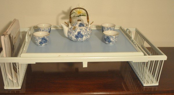 Wicker bed tray with Japanese tea pot & 4 cups (1 of 1)