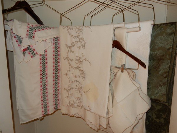 Christmas & linen tablecloths with napkins & 3 (1 of 3)