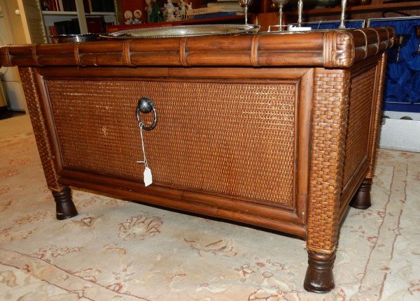 Wicker, rattan & wood trunk coffee table with matching: Wicker, rattan & wood trunk coffee table with matching sofa table with 1 drawer