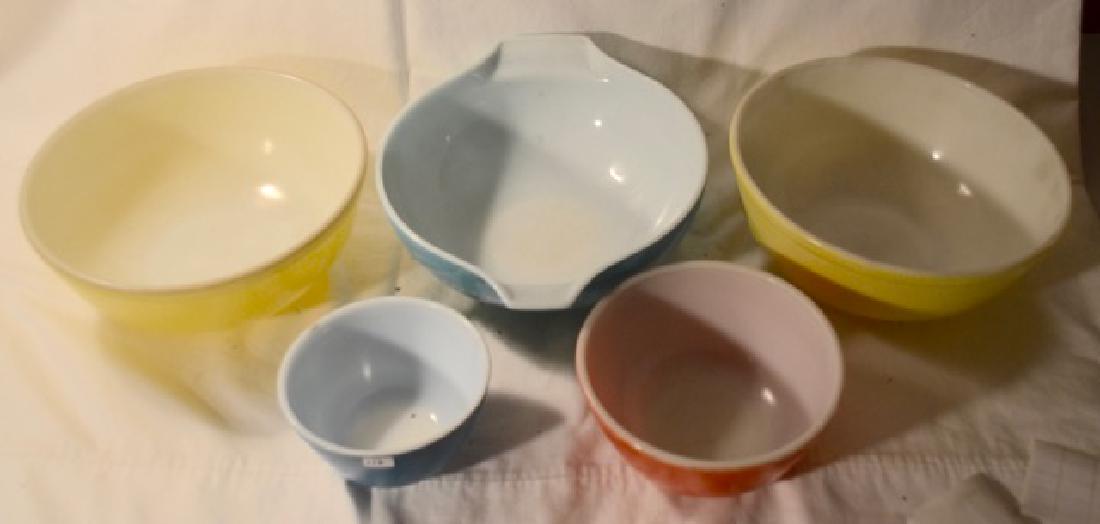 Five Pieces of Pyrex Bowls (1 of 4)