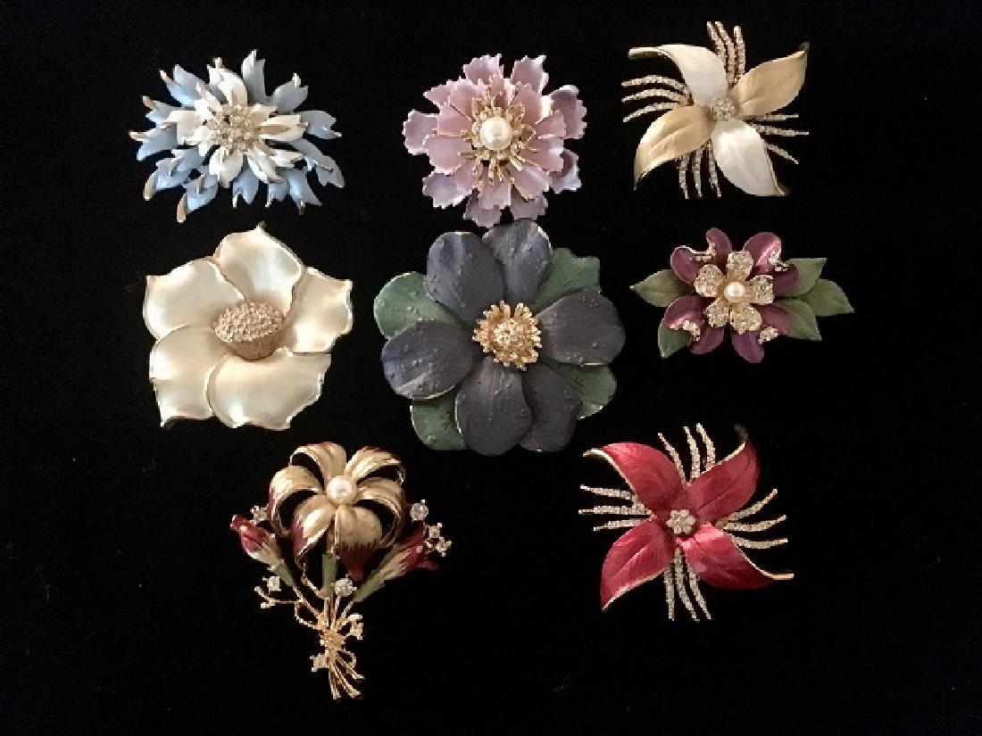 Lot of 8 Costume Flower Pins (1 of 9)