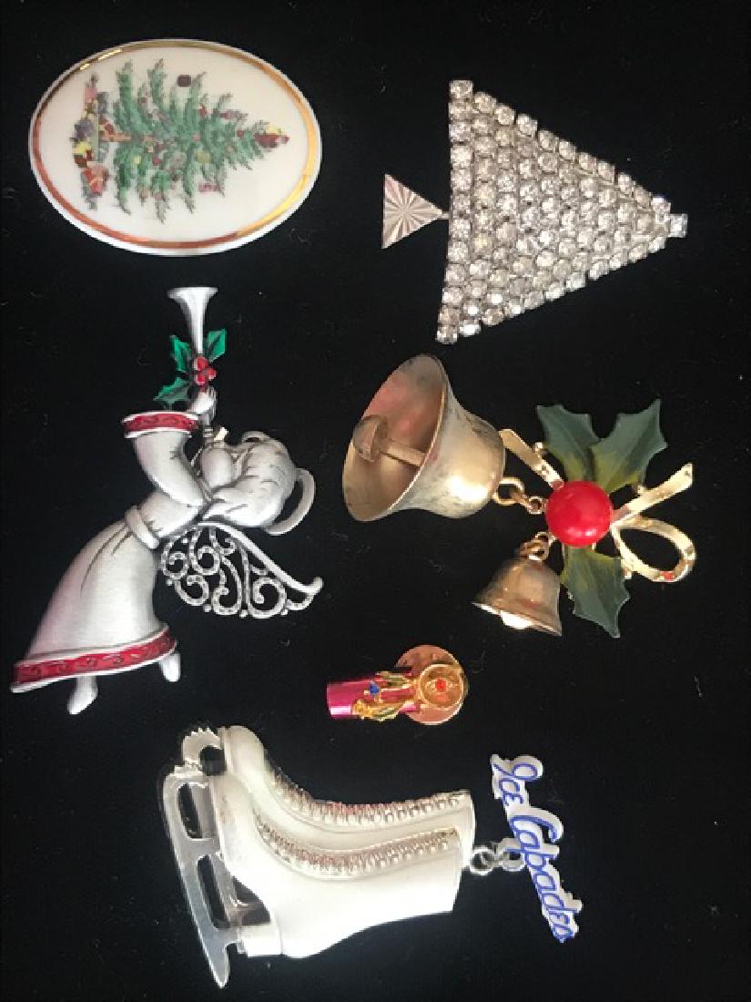 Lot of Christmas and Winter Pins (6) (1 of 2)