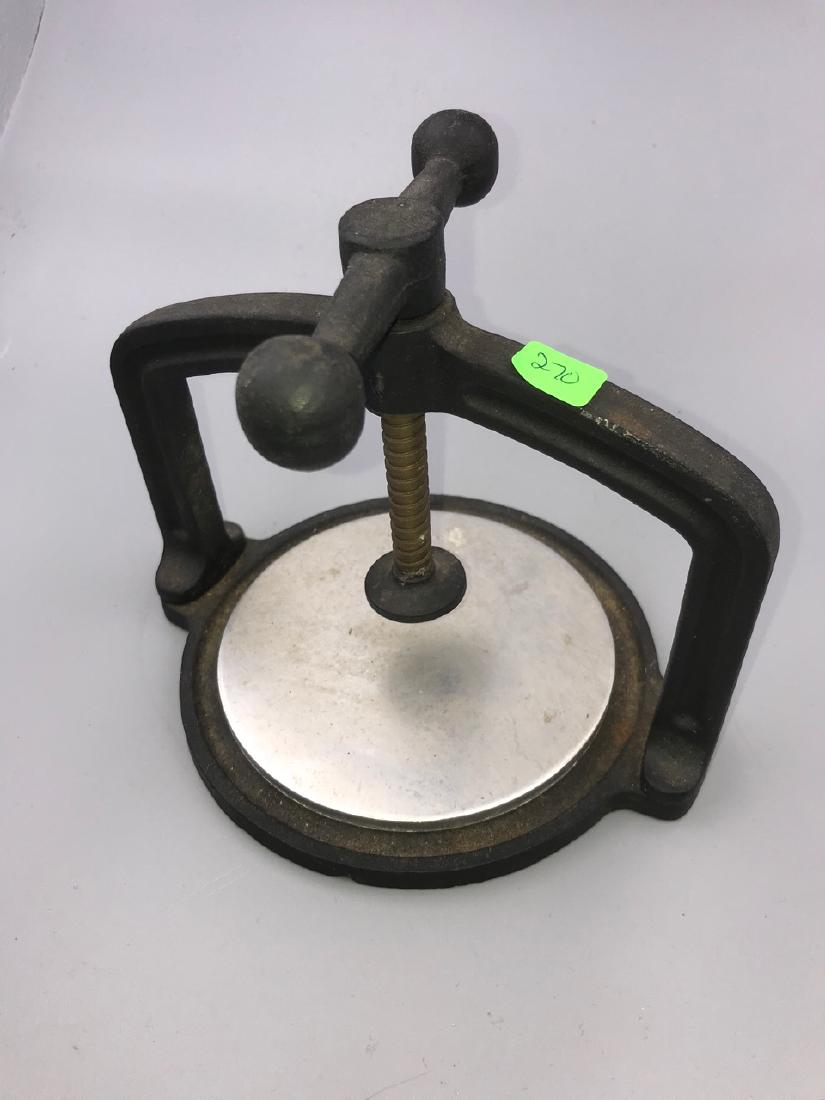 Cast Iron Flower Press: Unmarked. 5-3/4" diameter