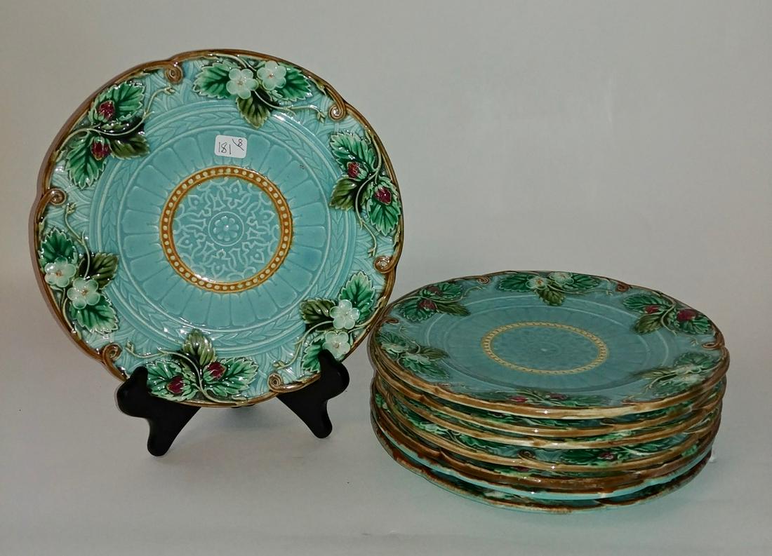 French Sarreguemine Majolica Plates (8): Teal plates with wild strawberry decorations at the border. Impressed Sarreguemine, Majolica at the underside. 8" diameter