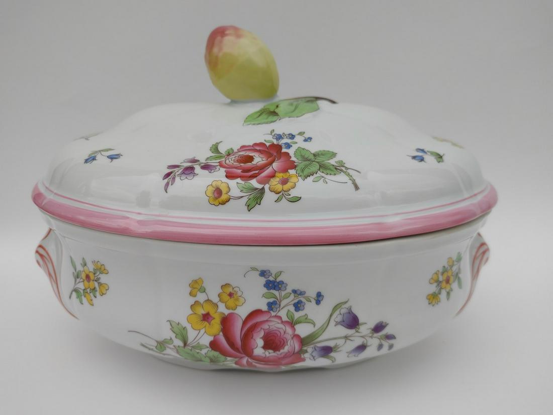 Spode Covered Casserole: Marlbrough Sprays. Oven to tableware. Microwave proof. Freezer safe. 11" L