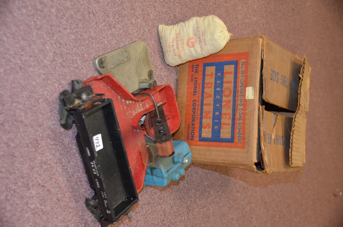 Lionel 397 Operating Coal Loader: In origional box. 9" x 10" x 7"