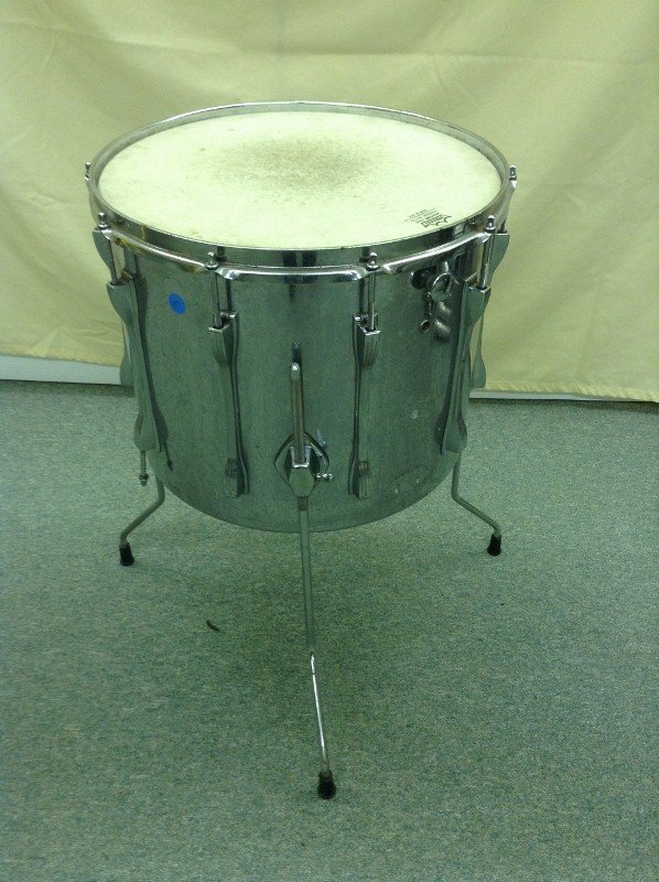 Ludwig Chrome Floor Tom: Model 422, internal tone control with knob.Tom head. 15-1/2" x 12-3/4"