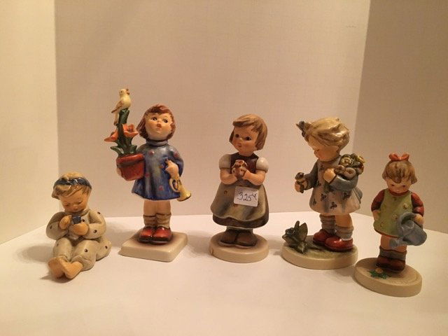 Hummel Figures -- Flower Girls (5) (1 of 7)