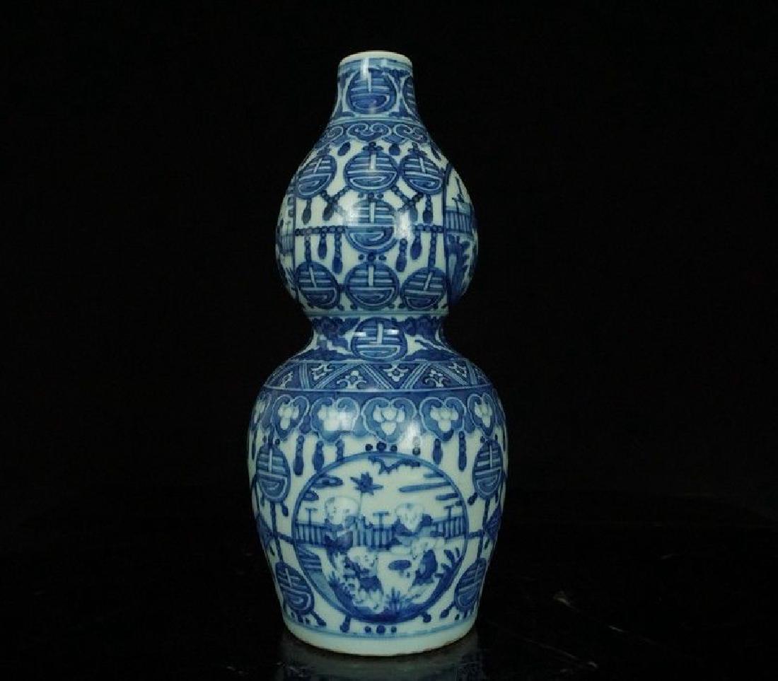A Blue and White Porcelain Vase (1 of 8)
