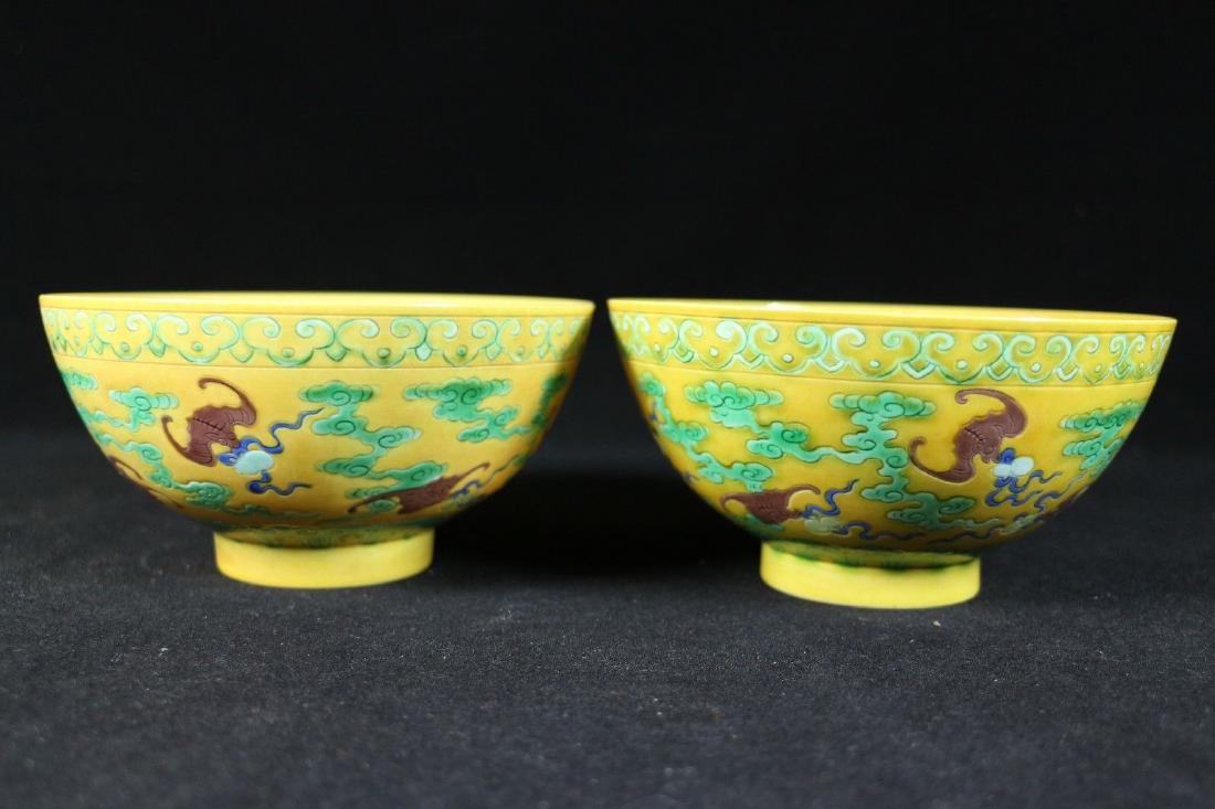 A Pair of Famille Rose Porcelain Bowls (1 of 9)