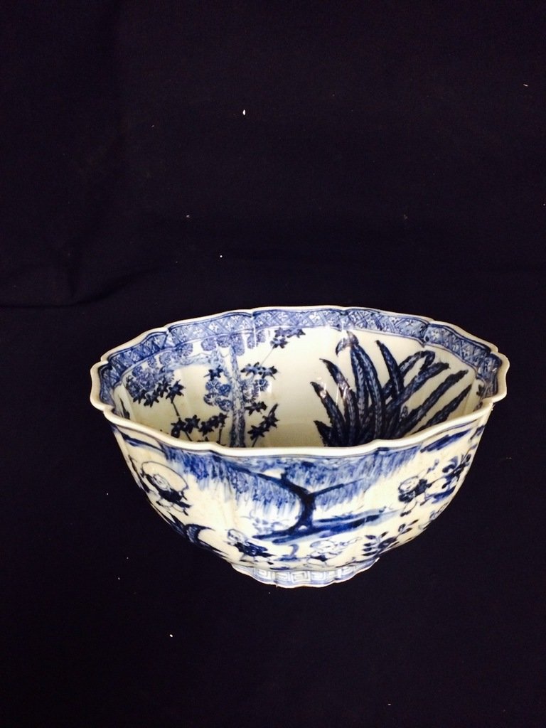A blue and white porcelain bowl: A Ming Dynasty porcelain bowl, 14th-15th century, D 25 cm, H 13 cm