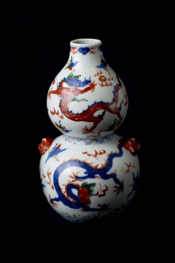 A dragon vase (1 of 9)
