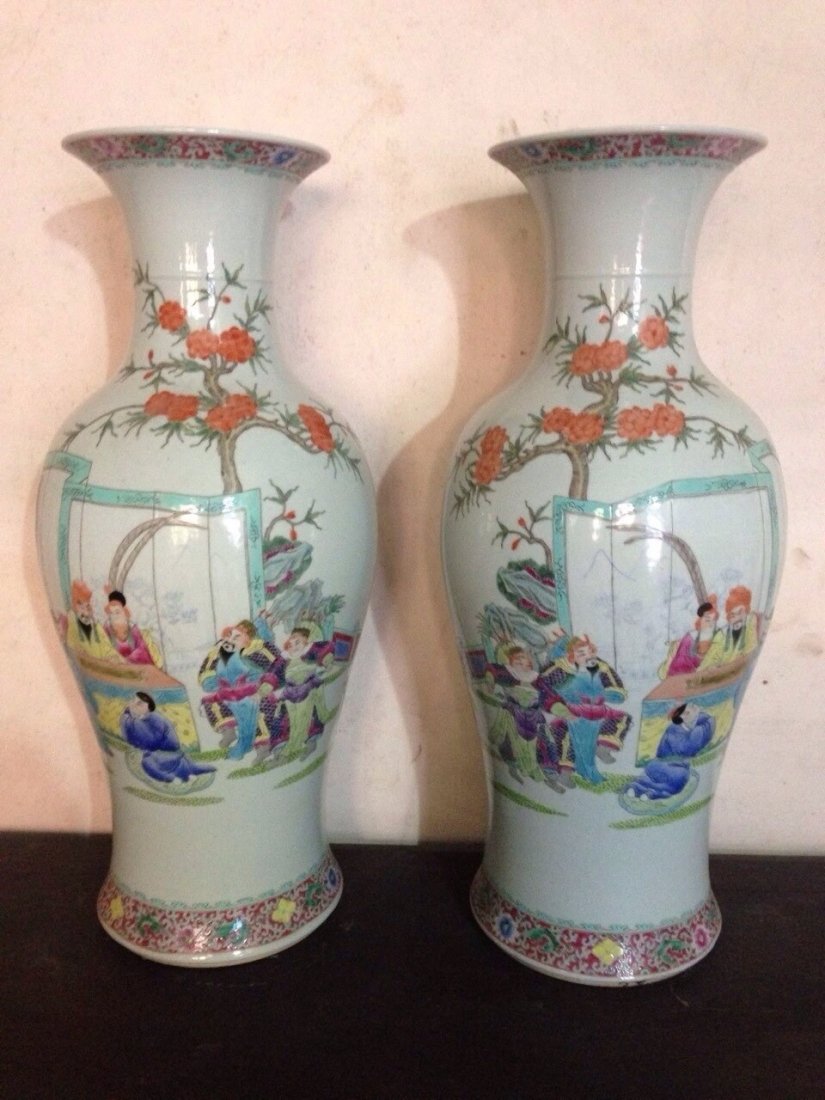 A pair of famille rose vase (1 of 5)