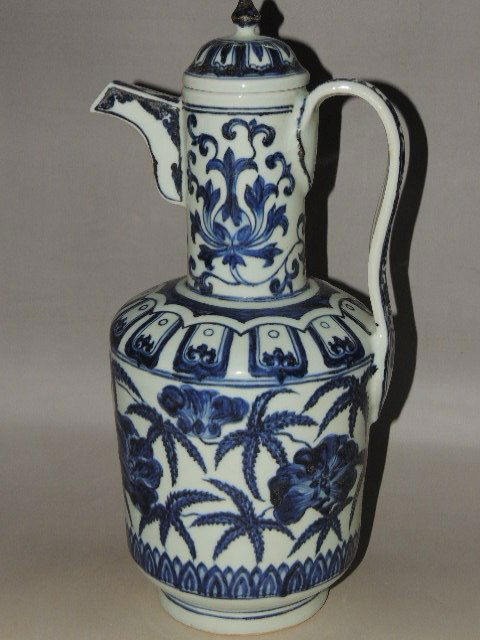 A Blue and White Porcelain Teapot (1 of 7)