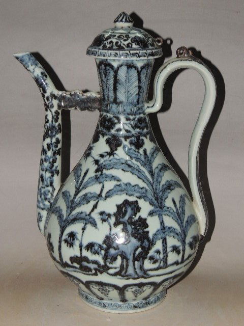 A Blue and White Porcelain Teapot (1 of 9)