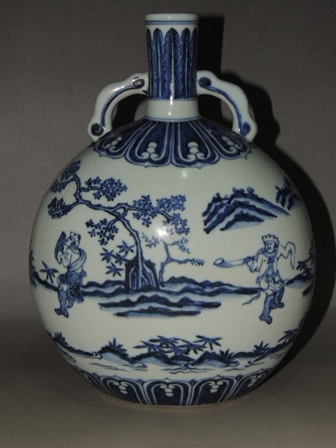 A Blue and White Moon Flask: A Blue and White Moon Flask, Qing Dynasty, H 28cm