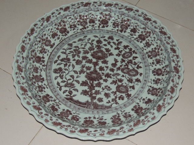 An Underglaze Copper Red Porcelain Dish (1 of 8)