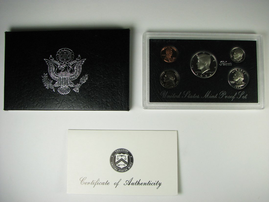 1994 US Mint Silver Proof Coin Set: Collectible Set from the US Mint. Coins come in collectible case w/ COA