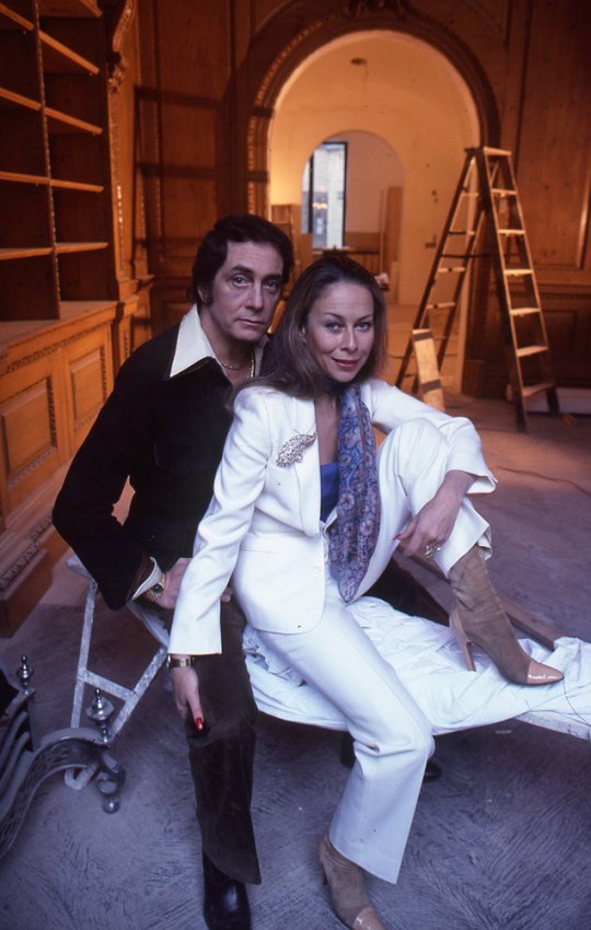 4 Orig 35m Slds Guccione & Staff - Gregory Heisler 1979: Set of four 35mm slides taken by famed photographer Gregory Heisler ca. 1979. Images feature Bob Guccione and second wife Kathy Keeton, along with other PENTHOUSE staff members. All items within this