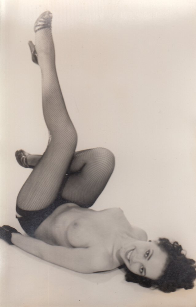 Orig Silver Gelatin 1950's Pinup Photo - Harrison Marks: This is an original 1950's silver gelatin cheesecake pin up photograph. Background: A pin-up girl, a