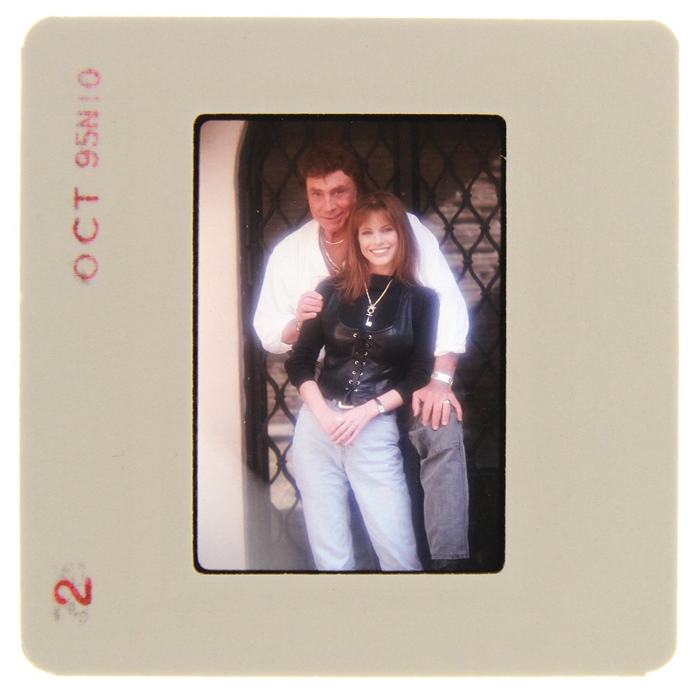 Original 35mm Andi Sue Irwin 1995 By Bob Guccione: Original nude, erotic, 35mm slide features Andi Sue Irwin taken by Bob Guccione in 1995. Print and/or markings on the slide mount are original. Print and/or markings on the slide mount are original.