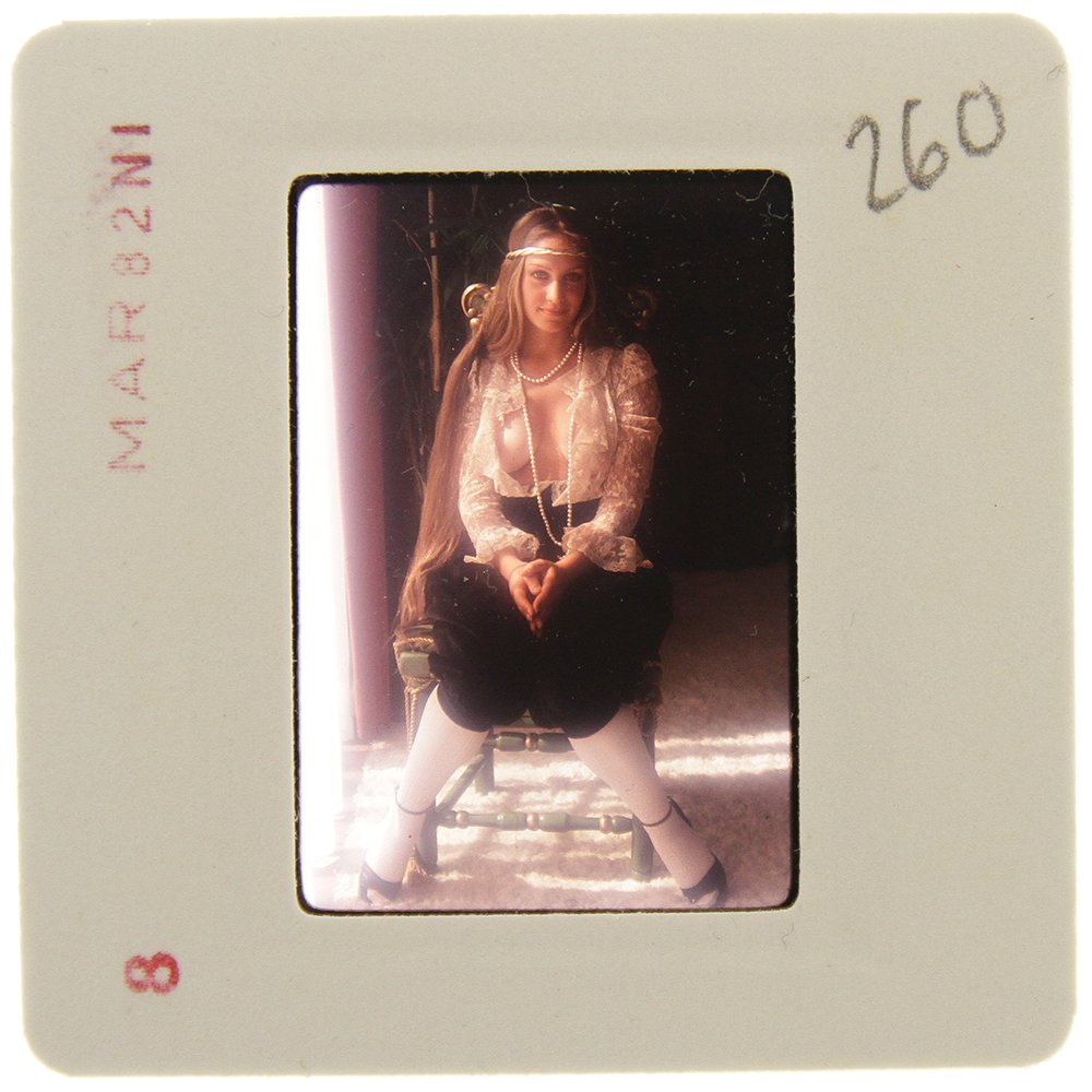 Original 35mm Lari Jones 1982 By Bob Guccione: Original nude, erotic, 35mm slide features Lari Jones taken by Bob Guccione in 1982. Print and/or markings on the slide mount are original. 