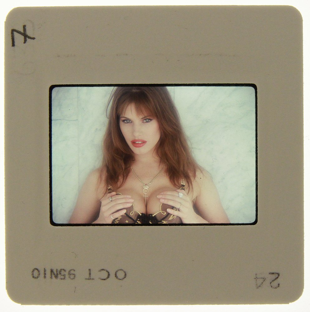 Original 35mm Andi Sue Irwin 1995 By Bob Guccione: Original nude, erotic, 35mm slide features Andi Sue Irwin taken by Bob Guccione in 1995. Print and/or markings on the slide mount are original. Print and/or markings on the slide mount are original.