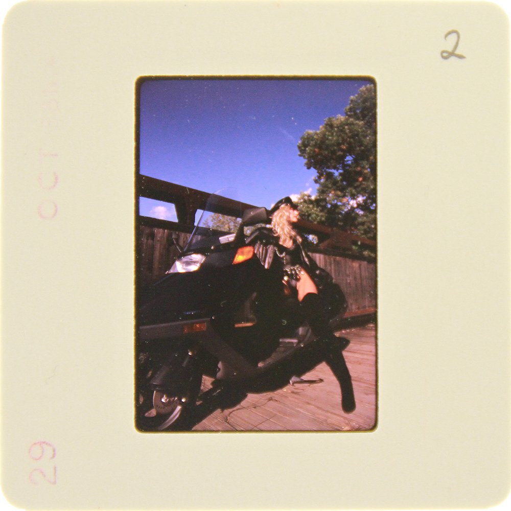 Original 35mm Ginger Miller 1989 By Bob Guccione: Original nude, erotic, 35mm slide features Ginger Miller taken by Bob Guccione in 1989. Print and/or markings on the slide mount are original.