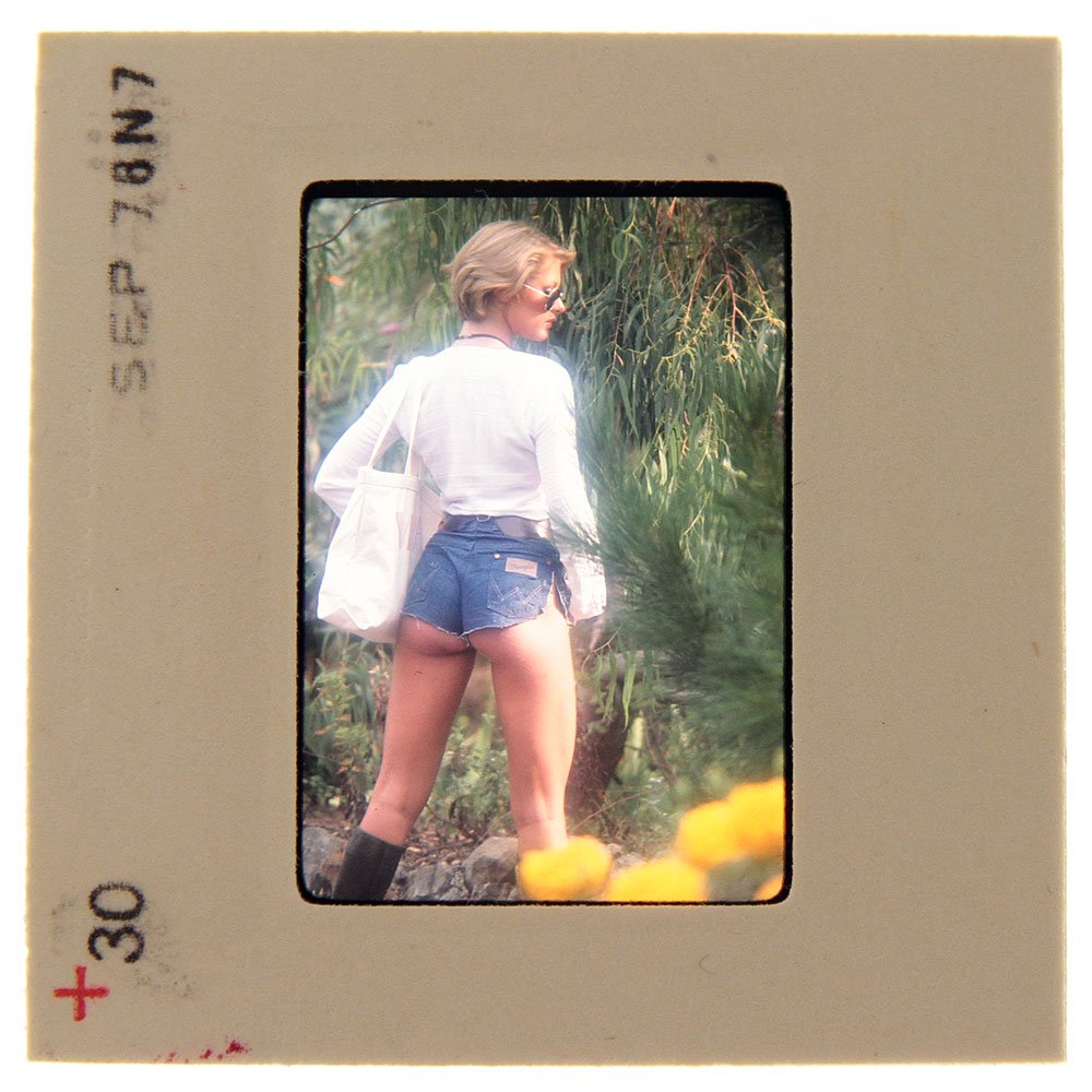 Original 35mm Jane Hargrave 1976 By Bob Guccione: Original nude, erotic, 35mm slide features Jane Hargrave taken by Bob Guccione in 1976. Print and/or markings on the slide mount are original.