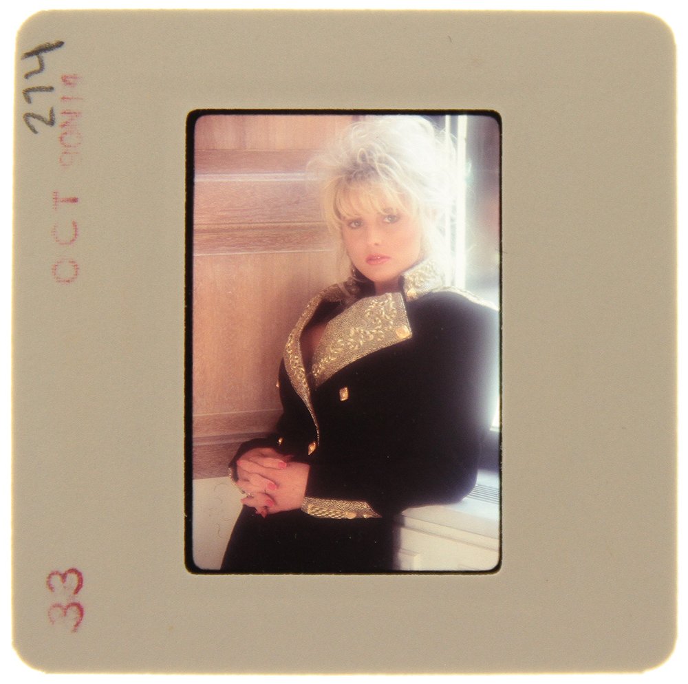 Original 35mm Simone Brigitte 1991 By Bob Guccione: Original nude, erotic, 35mm slide features Simone Brigitte taken by Bob Guccione in 1991. Print and/or markings on the slide mount are original.